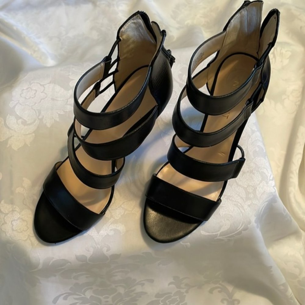 Nine West black leather upper NWOB wide straps ankle heels zip back